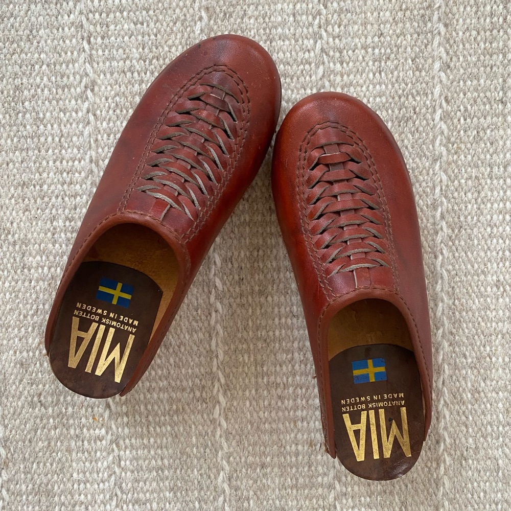 Mia Brown Clogs